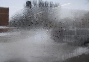 Új ablakon kidobott pénz